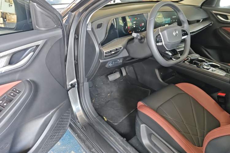 Used CHANGAN Eado 2024 PLUS Blue Whale NE 1.4T GDI DCT High-Energy Edition Driver Seat
