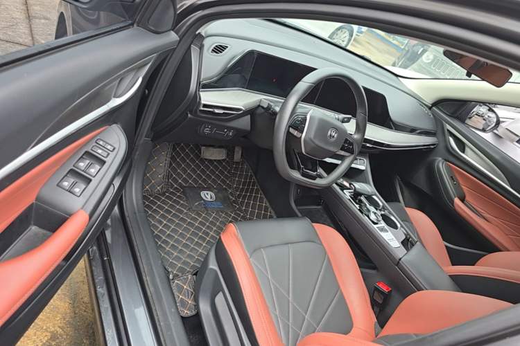 Used CHANGAN Eado 2024 PLUS Blue Whale NE 1.4T GDI DCT High-Energy Edition Driver Seat