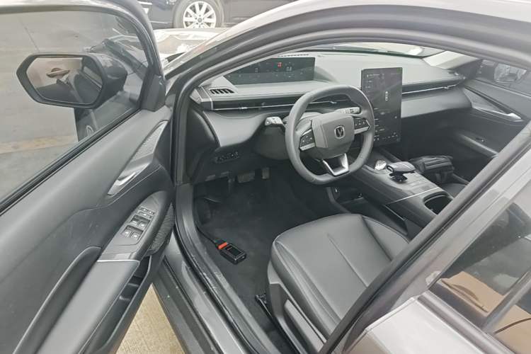 Used CHANGAN Eado 2024 1.5T GDI Automatic Prestige Edition Driver Seat