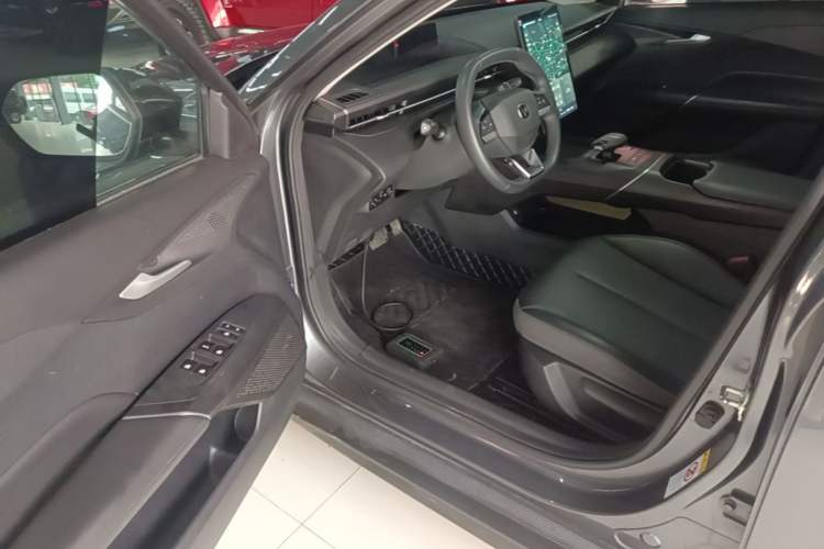 Used CHANGAN Eado 2024 1.5T GDI Automatic Prestige Edition Driver Seat