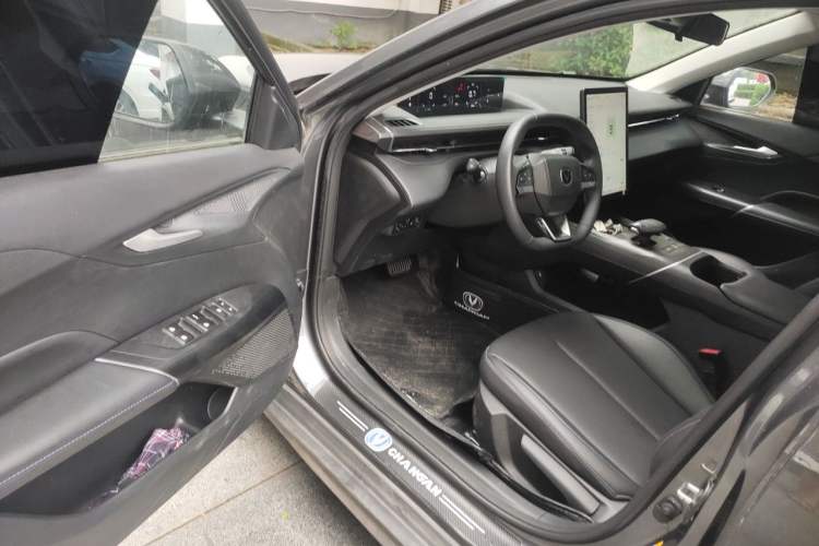 Used CHANGAN Eado 2024 1.5T GDI Automatic Prestige Edition Driver Seat