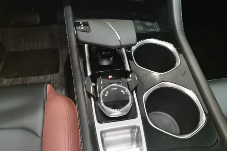 Used CHANGAN Eado 2024 PLUS Blue Whale NE 1.4T GDI DCT High-Energy Edition Gear Lever