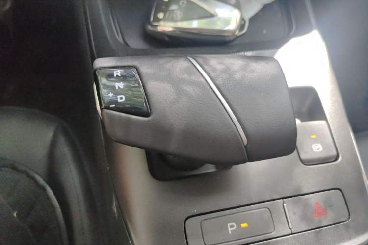 Used CHANGAN Eado 2024 1.5T GDI Automatic Prestige Edition Gear Lever