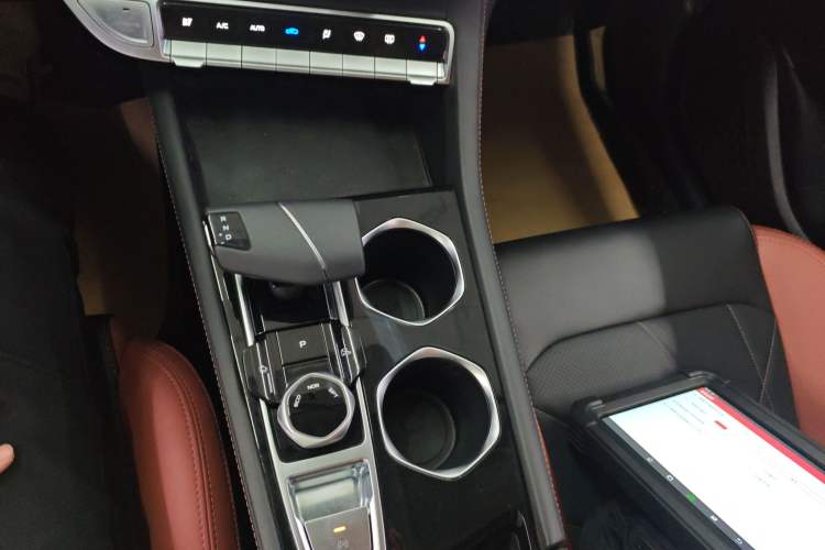 Used CHANGAN Eado 2024 PLUS Blue Whale NE 1.4T GDI DCT High-Energy Edition Gear Lever
