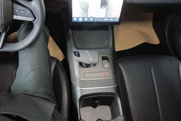 Used CHANGAN Eado 2024 1.5T GDI Automatic Prestige Edition Gear Lever