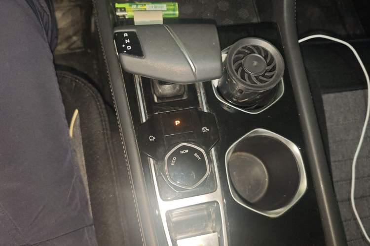 Used CHANGAN Eado 2024 PLUS Blue Whale NE 1.4T GDI DCT High-Energy Edition Gear Lever