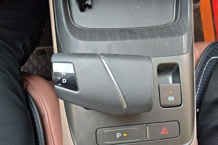 Used CHANGAN Eado 2024 1.5T GDI Automatic Flagship Edition Gear Lever