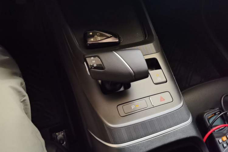 Used CHANGAN Eado 2024 1.5T GDI Automatic Prestige Edition Gear Lever