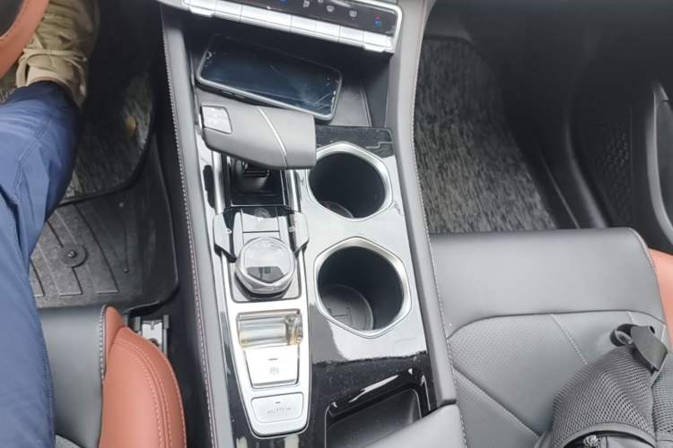 Used CHANGAN Eado 2024 PLUS Blue Whale NE 1.4T GDI DCT High-Energy Edition Gear Lever