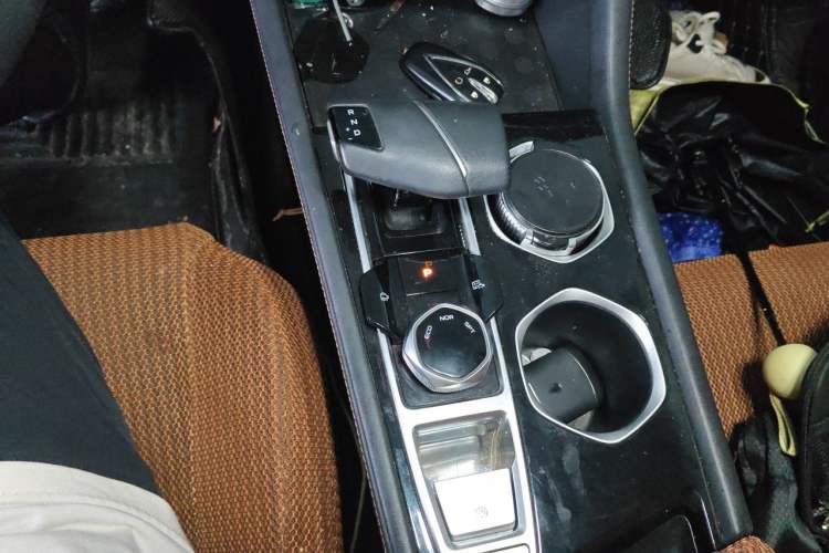 Used CHANGAN Eado 2024 PLUS Blue Whale NE 1.4T GDI DCT High-Energy Edition Gear Lever
