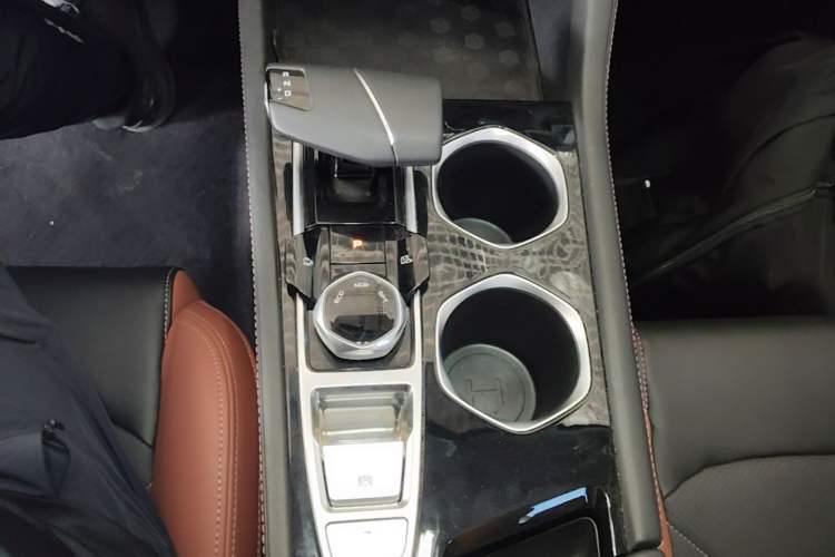 Used CHANGAN Eado 2024 PLUS Blue Whale NE 1.4T GDI DCT High-Energy Edition Gear Lever