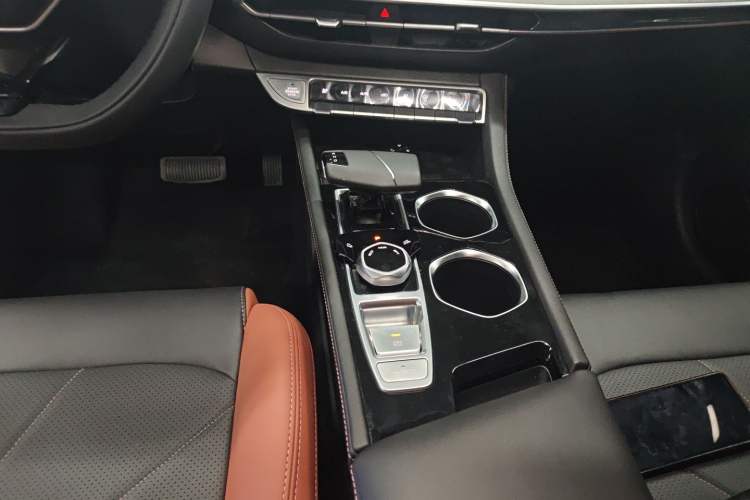 Used CHANGAN Eado 2024 PLUS Blue Whale NE 1.4T GDI DCT High-Energy Edition Gear Lever