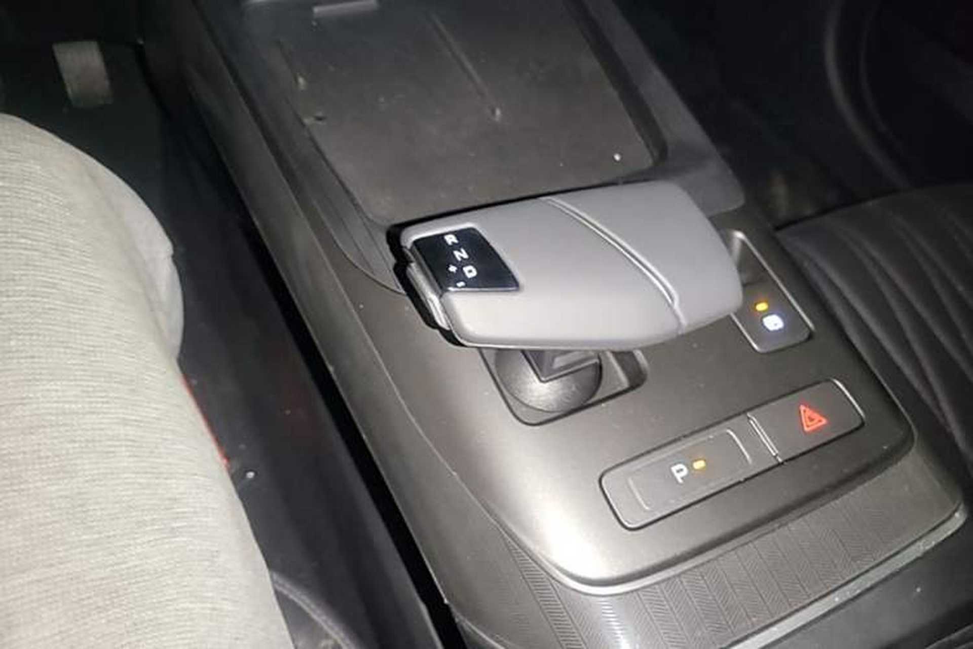 Used CHANGAN Eado 2024 1.5T GDI Automatic Flagship Edition Gear Lever