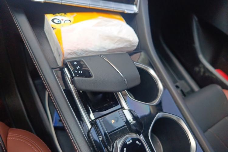 Used CHANGAN Eado 2024 PLUS Blue Whale NE 1.4T GDI DCT High-Energy Edition Gear Lever