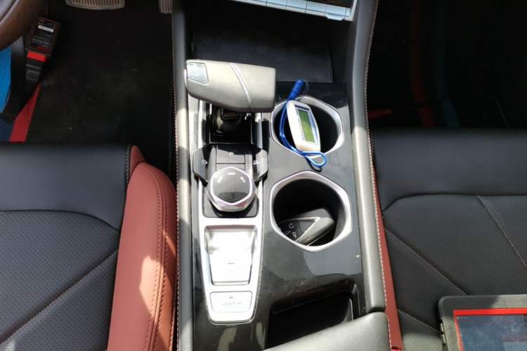 Used CHANGAN Eado 2024 PLUS Blue Whale NE 1.4T GDI DCT High-Energy Edition Gear Lever