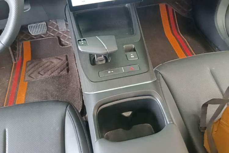Used CHANGAN Eado 2024 1.5T GDI Automatic Prestige Edition Gear Lever
