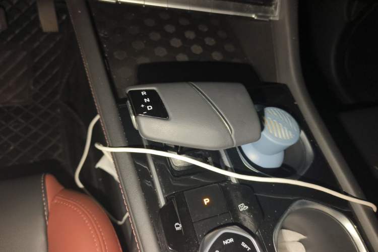 Used CHANGAN Eado 2024 PLUS Blue Whale NE 1.4T GDI DCT High-Energy Edition Gear Lever