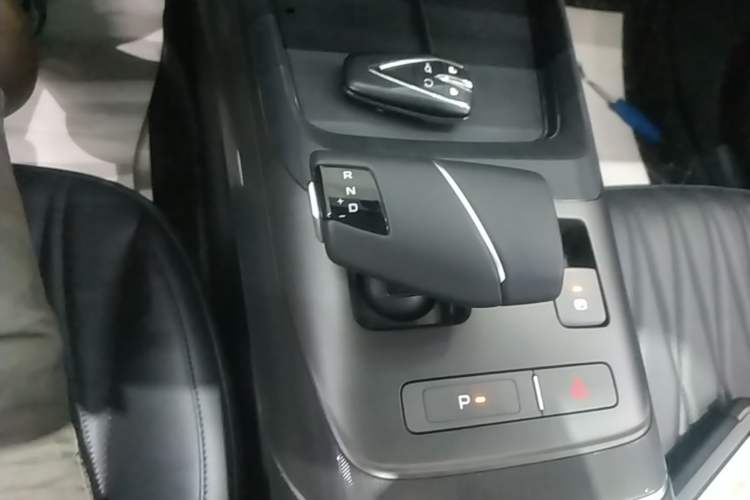 Used CHANGAN Eado 2024 1.5T GDI Automatic Flagship Edition Gear Lever