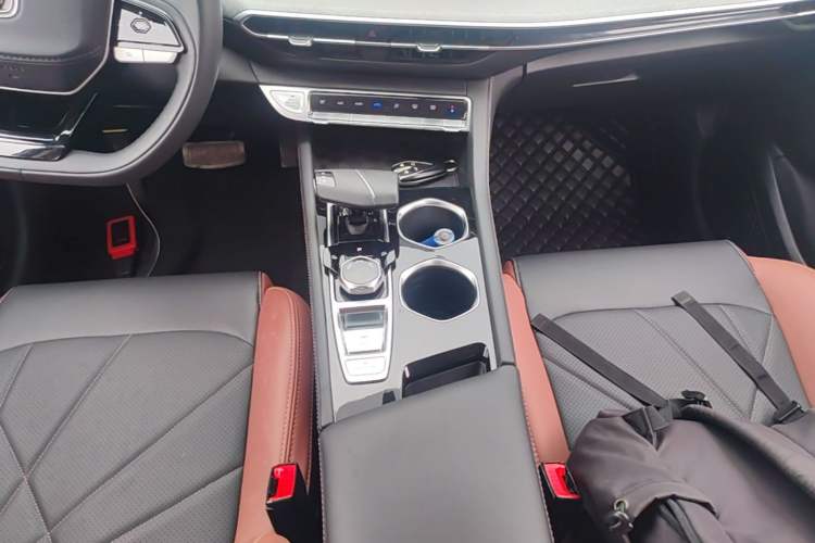 Used CHANGAN Eado 2024 PLUS Blue Whale NE 1.4T GDI DCT High-Energy Edition Gear Lever
