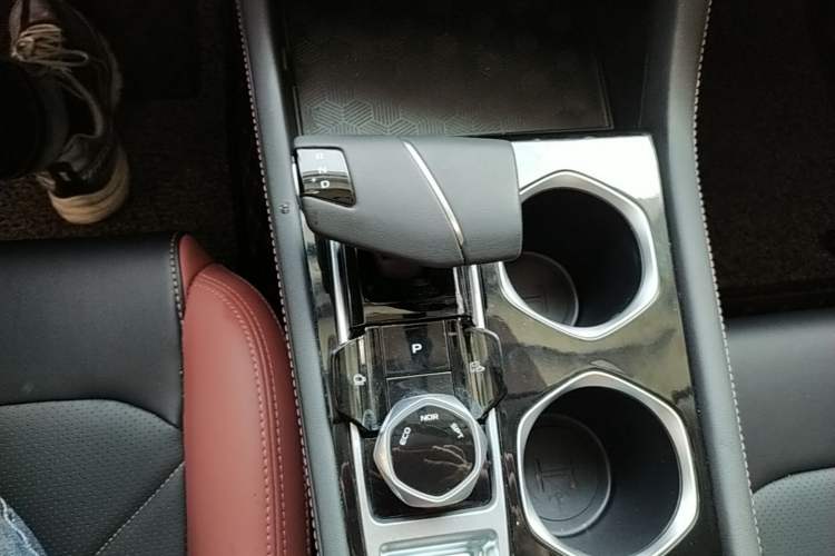 Used CHANGAN Eado 2024 PLUS Blue Whale NE 1.4T GDI DCT High-Energy Edition Gear Lever
