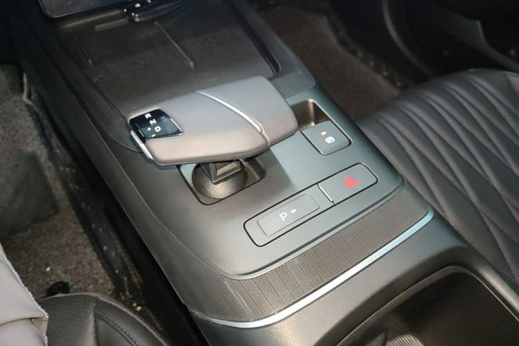 Used CHANGAN Eado 2024 1.5T GDI Automatic Flagship Edition Gear Lever