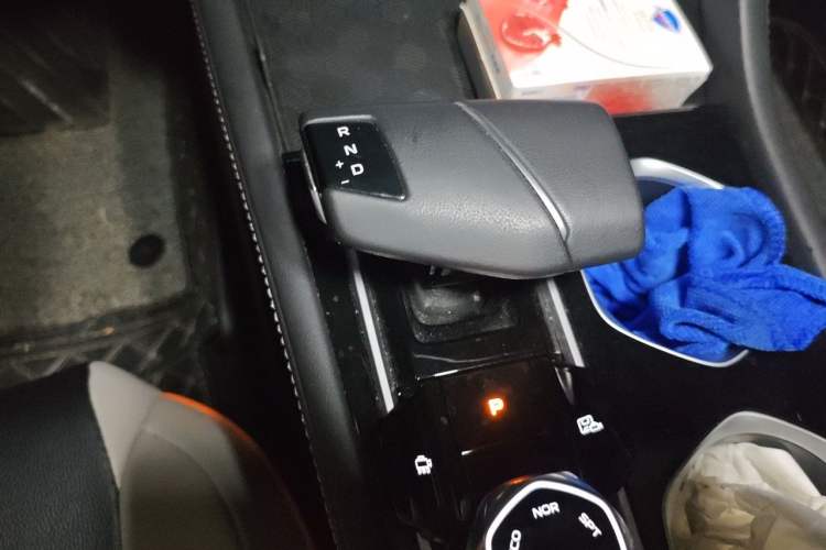 Used CHANGAN Eado 2024 PLUS Blue Whale NE 1.4T GDI DCT High-Energy Edition Gear Lever