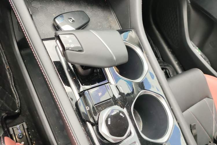 Used CHANGAN Eado 2024 PLUS Blue Whale NE 1.4T GDI DCT High-Energy Edition Gear Lever