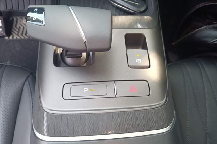 Used CHANGAN Eado 2024 1.5T GDI Automatic Flagship Edition Gear Lever