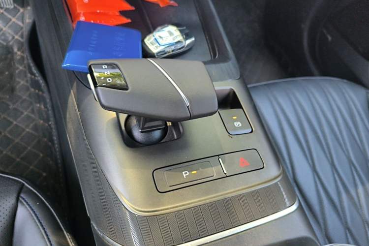 Used CHANGAN Eado 2024 1.5T GDI Automatic Flagship Edition Gear Lever