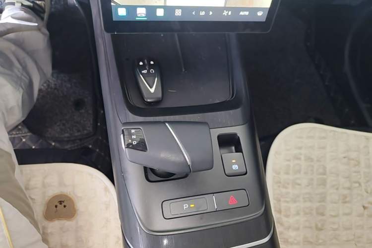 Used CHANGAN Eado 2024 1.5T GDI Automatic Flagship Edition Gear Lever