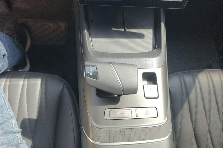 Used CHANGAN Eado 2024 1.5T GDI Automatic Flagship Edition Gear Lever