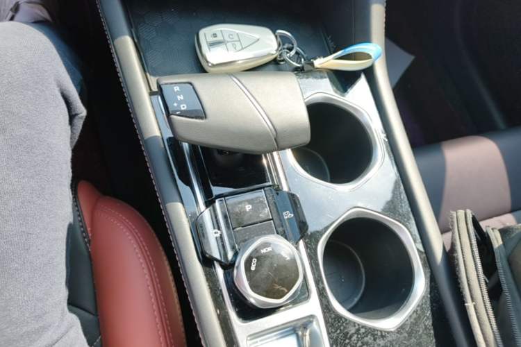 Used CHANGAN Eado 2024 PLUS Blue Whale NE 1.4T GDI DCT High-Energy Edition Gear Lever