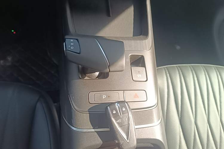 Used CHANGAN Eado 2024 1.5T GDI Automatic Flagship Edition Gear Lever