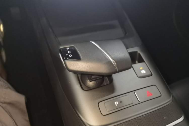 Used CHANGAN Eado 2024 1.5T GDI Automatic Prestige Edition Gear Lever