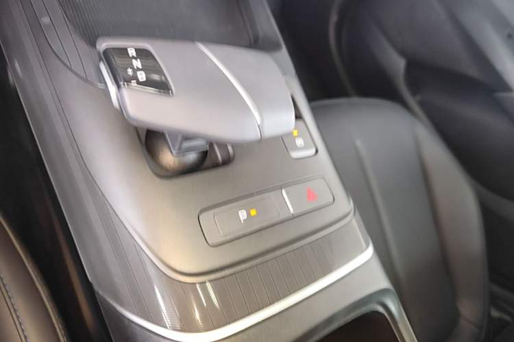 Used CHANGAN Eado 2024 1.5T GDI Automatic Prestige Edition Gear Lever
