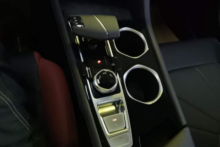 Used CHANGAN Eado 2024 PLUS Blue Whale NE 1.4T GDI DCT High-Energy Edition Gear Lever