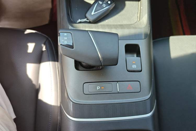 Used CHANGAN Eado 2024 1.5T GDI Automatic Prestige Edition Gear Lever