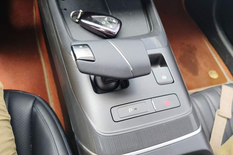 Used CHANGAN Eado 2024 1.5T GDI Automatic Flagship Edition Gear Lever