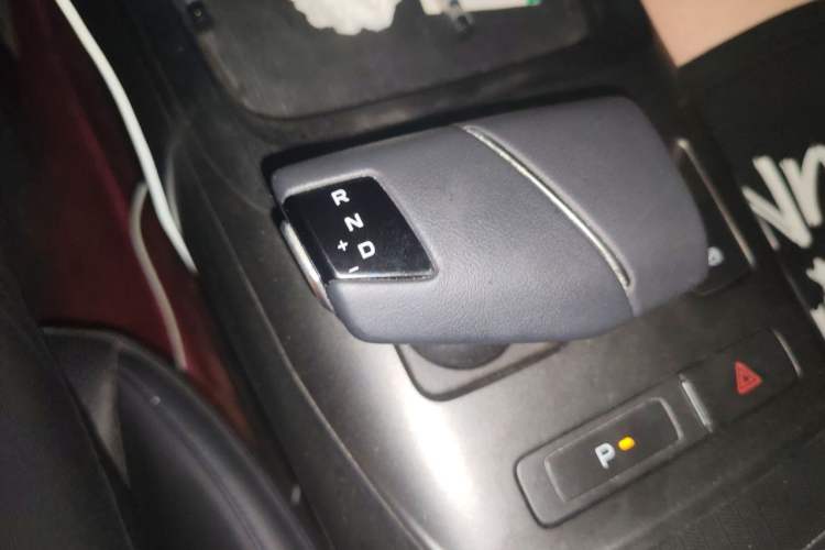 Used CHANGAN Eado 2024 1.5T GDI Automatic Flagship Edition Gear Lever