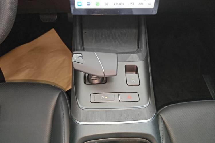 Used CHANGAN Eado 2024 1.5T GDI Automatic Prestige Edition Gear Lever