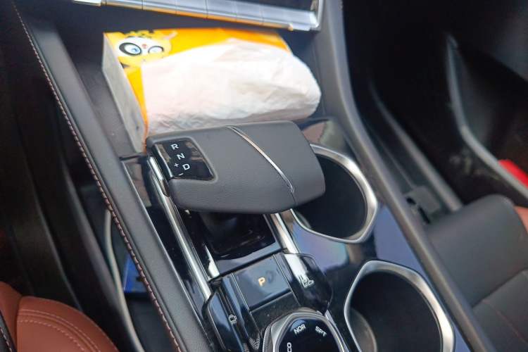 Used CHANGAN Eado 2024 PLUS Blue Whale NE 1.4T GDI DCT High-Energy Edition Gear Lever