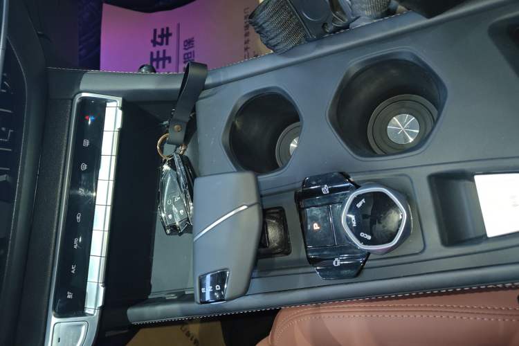 Used CHANGAN Eado 2024 PLUS Blue Whale NE 1.4T GDI DCT High-Energy Edition Gear Lever