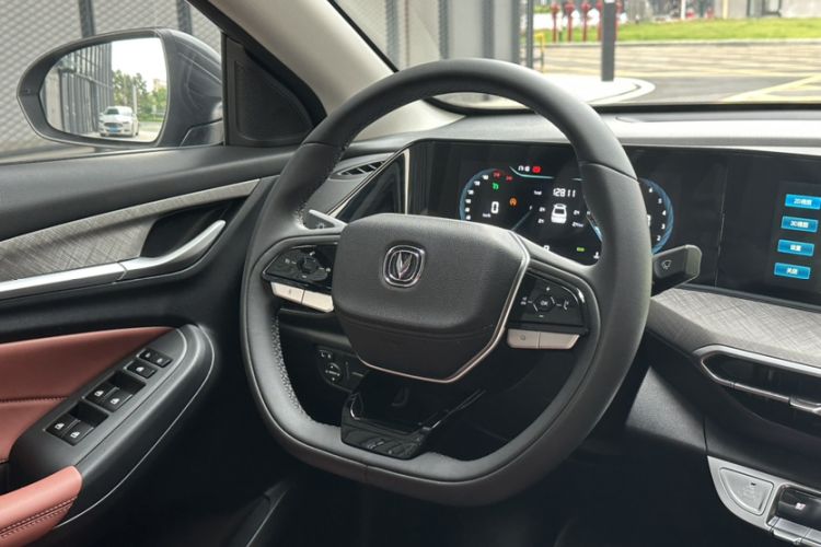 Used CHANGAN Eado 2024 PLUS Blue Whale NE 1.4T GDI DCT High-Energy Edition Interior 9