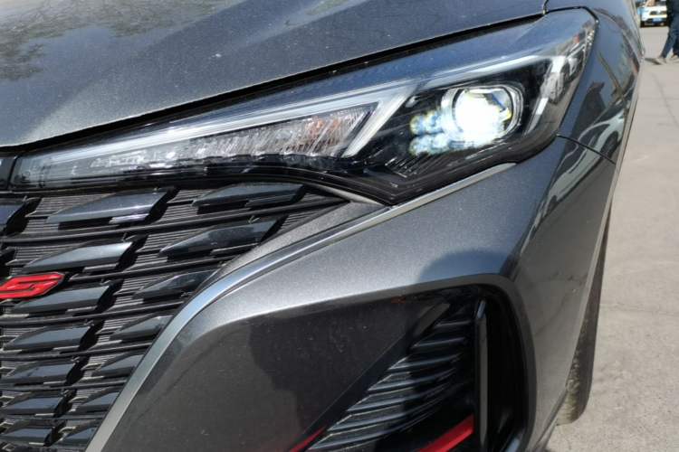 Used CHANGAN Eado 2024 PLUS Blue Whale NE 1.4T GDI DCT High-Energy Edition Left Front Headlight