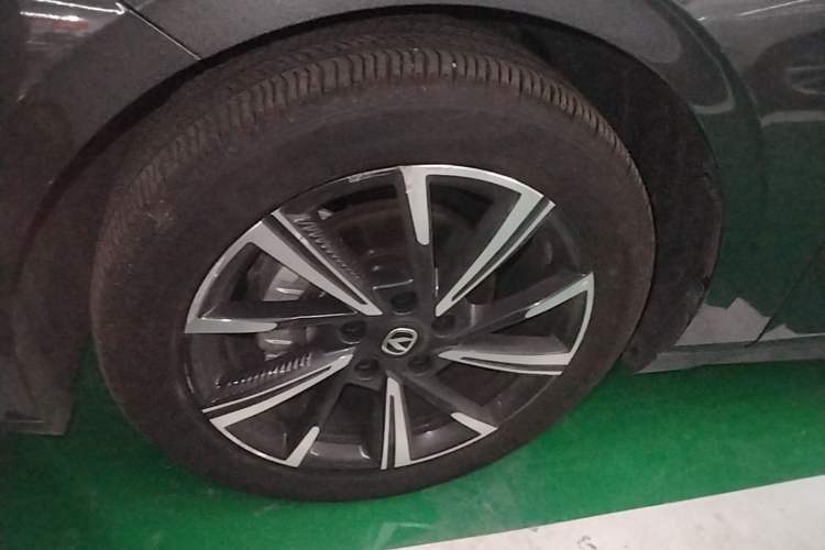 Used CHANGAN Eado 2024 1.5T GDI Automatic Prestige Edition Left Front Wheel Hub