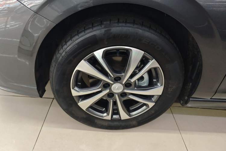 Used CHANGAN Eado 2024 PLUS Blue Whale NE 1.4T GDI DCT High-Energy Edition Left Front Wheel Hub