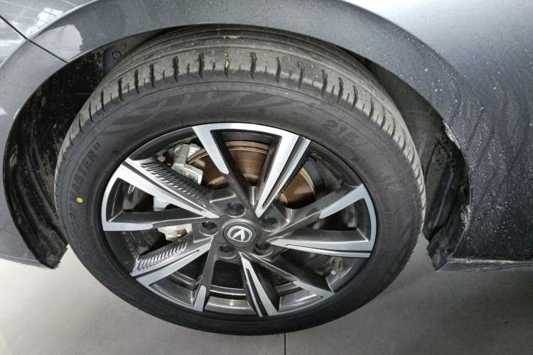 Used CHANGAN Eado 2024 1.5T GDI Automatic Prestige Edition Left Front Wheel Hub