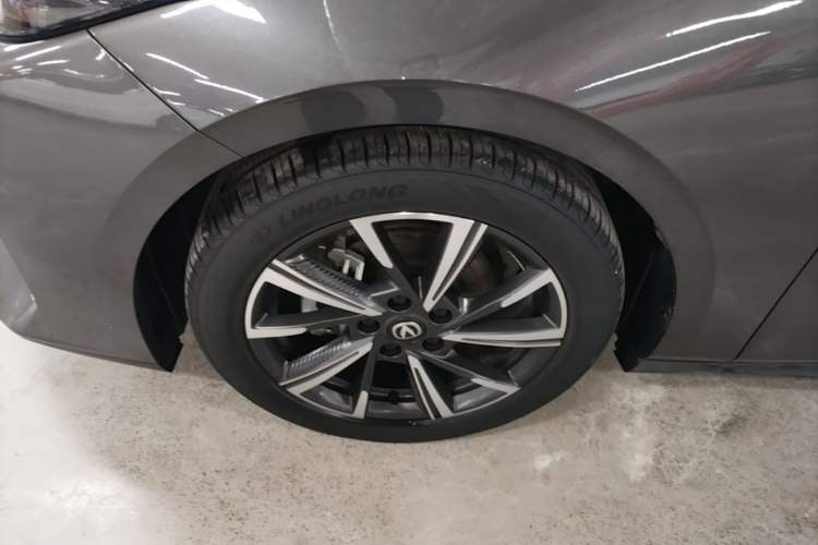 Used CHANGAN Eado 2024 1.5T GDI Automatic Flagship Edition Left Front Wheel Hub