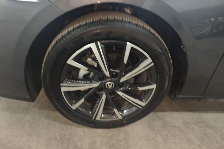 Used CHANGAN Eado 2024 1.5T GDI Automatic Prestige Edition Left Front Wheel Hub
