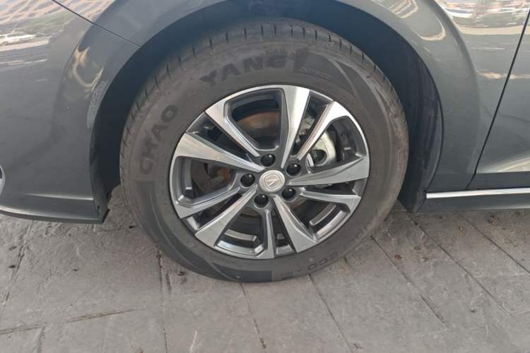 Used CHANGAN Eado 2024 PLUS Blue Whale NE 1.4T GDI DCT High-Energy Edition Left Front Wheel Hub